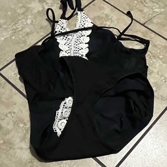Kona Sol Women's S  Crochet Trim Plunge One Piece Swim Suit Black - Picture 4 of 5